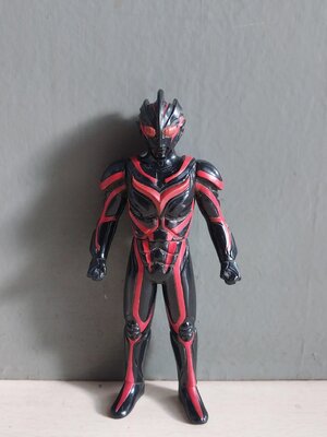 ซอฟ 5.5นิ้วสปาร์คดอล ดาร์คซากิ ศัตรูของอุลตร้าแมนโนอาร์ มือสองสภาพดี