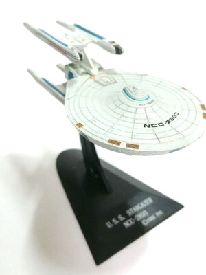 ของสะสม ยาน USS STARGAZER NCC 2893 ขนาดยาวราว 6 นิ้ว ถอดได้บางชิ้น พร้อมฐาน งานเก่าเก็บ