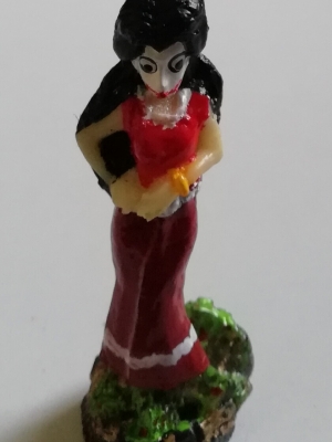 โมเดลผีนางรำพึงหน้าขาวในชุดคริสมาสต์#2 งานแฮนเมด วัสดุ: เรซิ่น, เพ้นท์มือ Thailand handmade toy, ghost model, christmas uniform, white creepy face#2