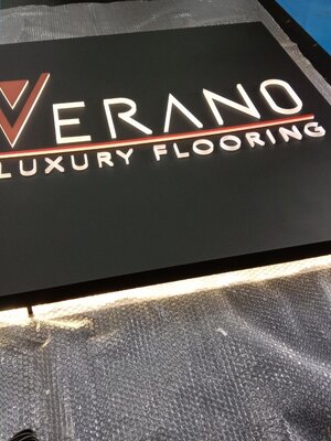 ป้ายไฟออกหลัง VERANO