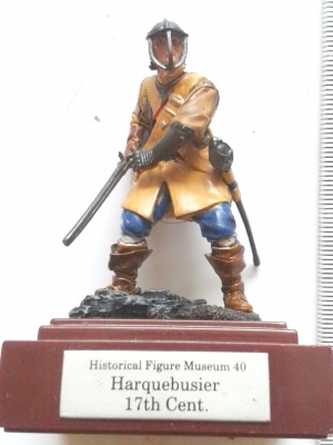 ของสะสม ฟิกเกอร์อนุสาวรีย์ทหารถือปืน ในช่วงศตวรรษที่ 17 Historical Figure Museum 40 Harquebusier 17th Century