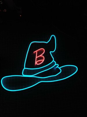 ป้ายไฟนีออนดัด รูปหมวก-B