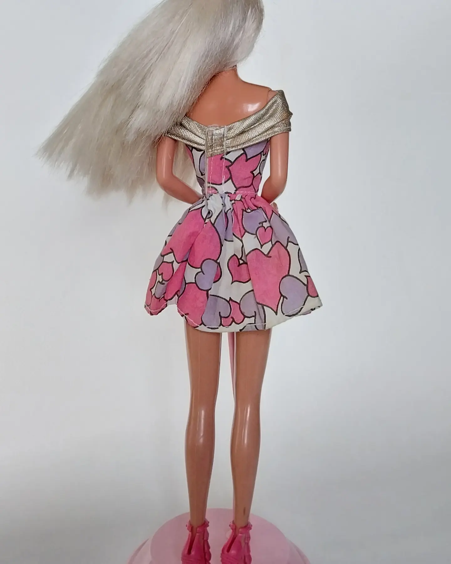 ตุ๊กตาบาร์บี้วินเทจ รุ่นเต้นรำ ของแท้พร้อมชุดแท้ **ขามีรอยเปื้อนตามภาพ