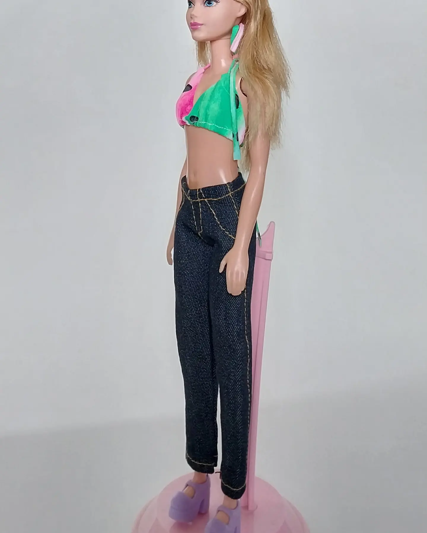 ตุ๊กตาบาร์บี้ หน้าสวย** แขนหลวม มีรอยเปื้อนโปรดดูทุกภาพ, รุ่นขาแข็งโค้งงอไม่ได้ Mattel Indonesia 2015