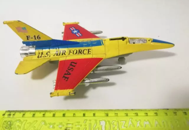มีหลายภาพ,ของเล่นเก่า Diecast เครื่องบิน งานเหล็กผสมชิ้ส่วนพลาสติก F16 ขนาดประมาณ 16 ซม. **ไม่มีกระจกหน้า มือ2