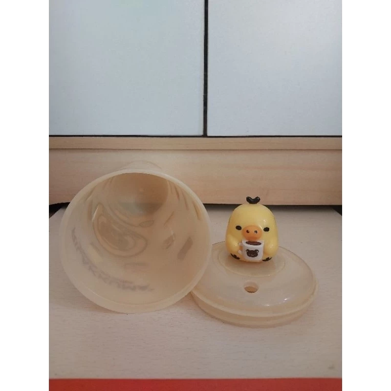 มือ2,มีหลายภาพ, แก้วน้ำนีลัคคุมะ พร้อมฝามีท็อปเปอร์ไก่คิอิโรอิโทมิ ถือแก้วกาแฟ ของมีตามภาพ