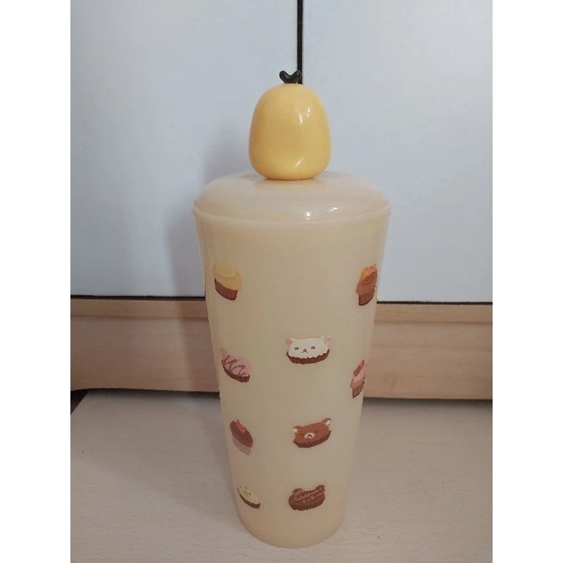 มือ2,มีหลายภาพ, แก้วน้ำนีลัคคุมะ พร้อมฝามีท็อปเปอร์ไก่คิอิโรอิโทมิ ถือแก้วกาแฟ ของมีตามภาพ